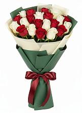 Букет Микс из красных и белых роз в Ногире