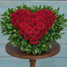 Цветочная композиция из Розы в виде сердца в Ногире