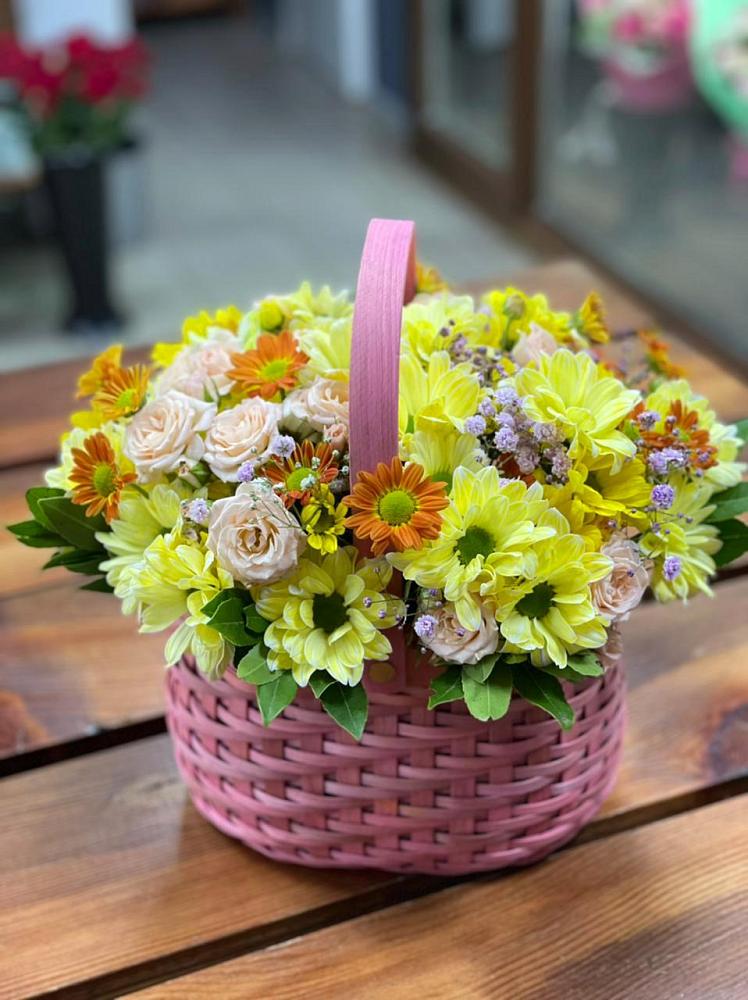 Цветочная композиция из Хризантемы и Розы в корзине в Ногире