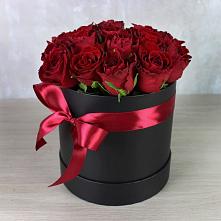 Цветочная композиция из Розы в шляпной коробке в Ногире